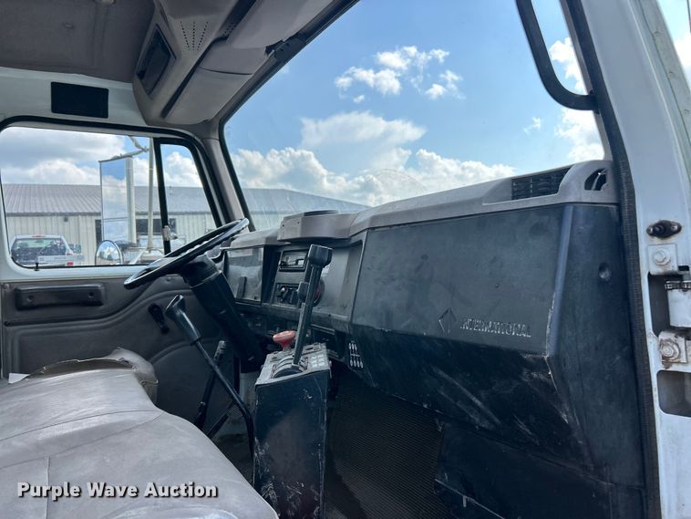 image for item ET3056 2000 International 4700 water truck