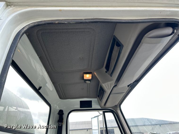 image for item ET3056 2000 International 4700 water truck