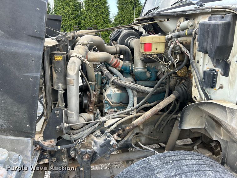 image for item ET3056 2000 International 4700 water truck