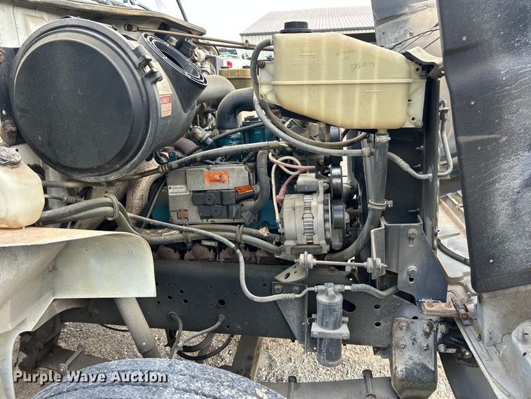 image for item ET3056 2000 International 4700 water truck