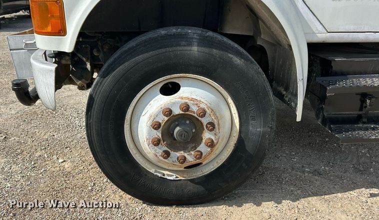 image for item ET3056 2000 International 4700 water truck