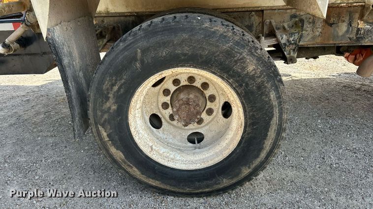 image for item ET3056 2000 International 4700 water truck