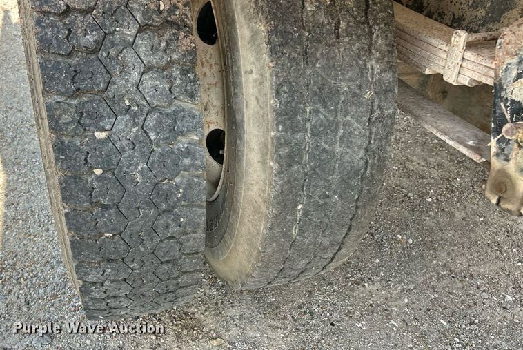 image for item ET3056 2000 International 4700 water truck