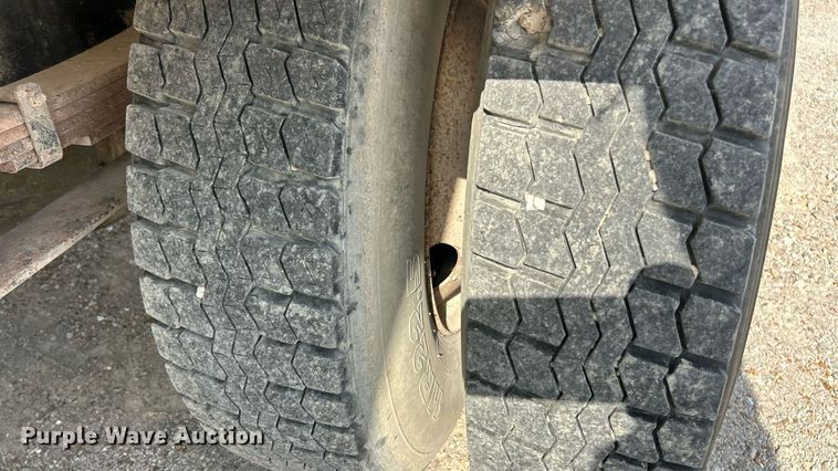 image for item ET3056 2000 International 4700 water truck