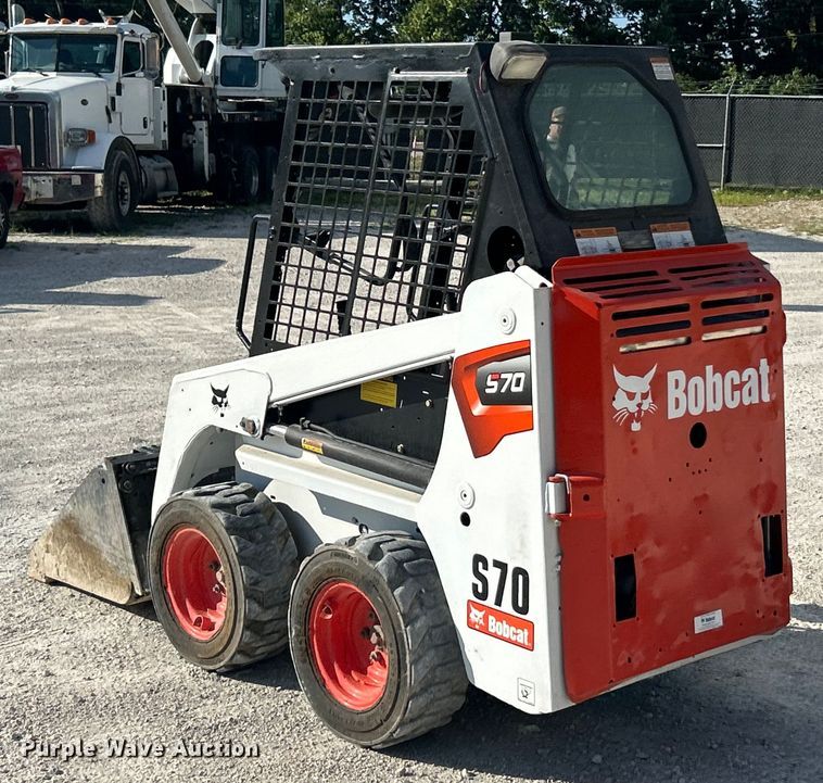 image for item ET3077 2012 Bobcat S70 skid steer loader