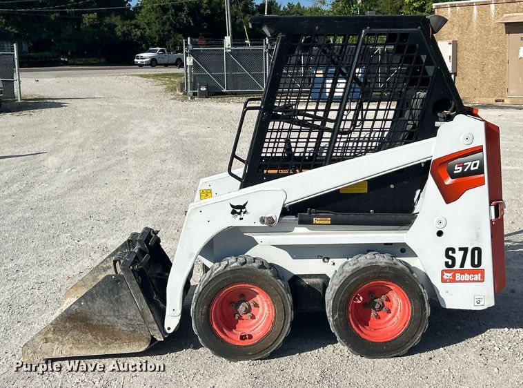 image for item ET3077 2012 Bobcat S70 skid steer loader