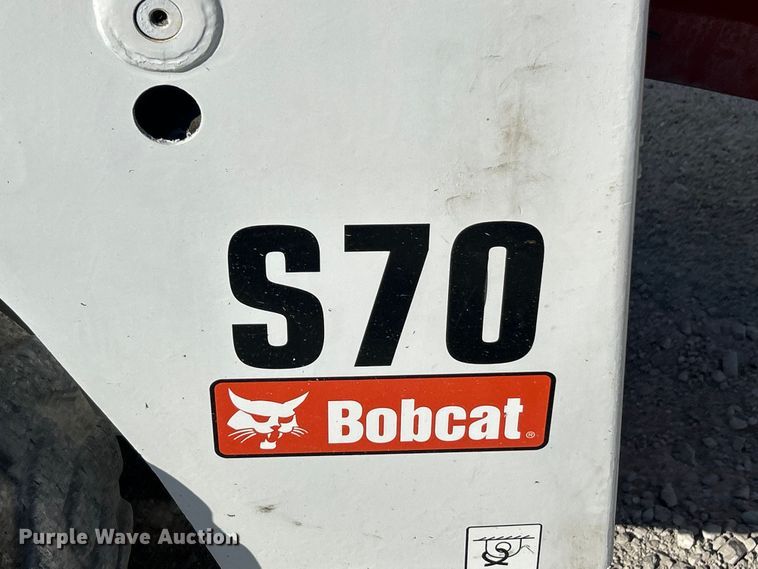 image for item ET3077 2012 Bobcat S70 skid steer loader