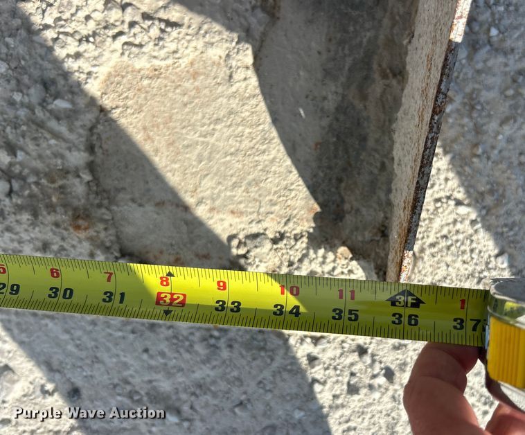 image for item ET3077 2012 Bobcat S70 skid steer loader