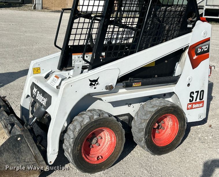 image for item ET3077 2012 Bobcat S70 skid steer loader