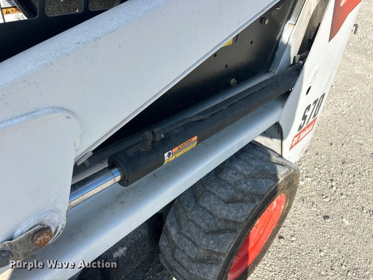 image for item ET3077 2012 Bobcat S70 skid steer loader