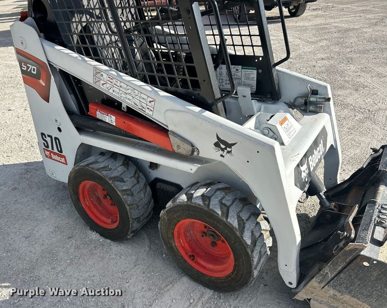 image for item ET3077 2012 Bobcat S70 skid steer loader
