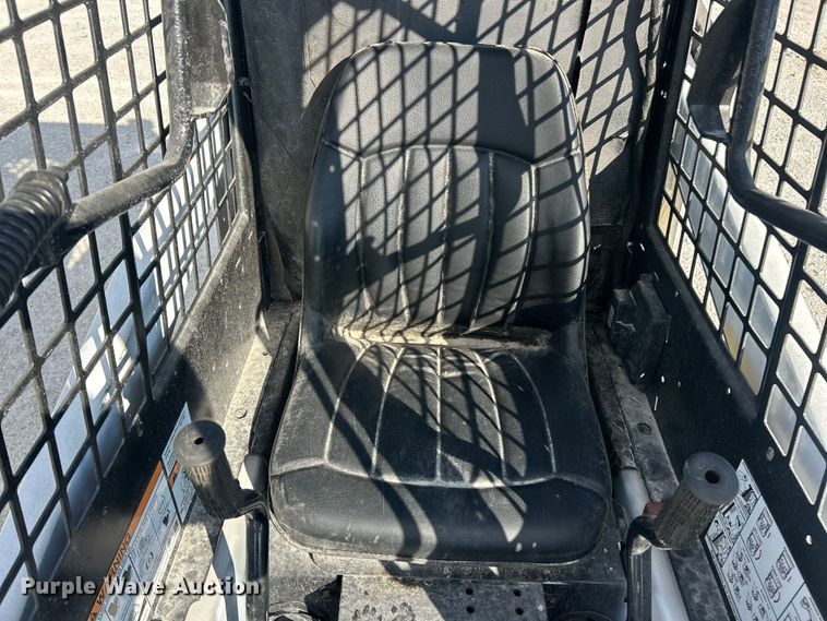 image for item ET3077 2012 Bobcat S70 skid steer loader