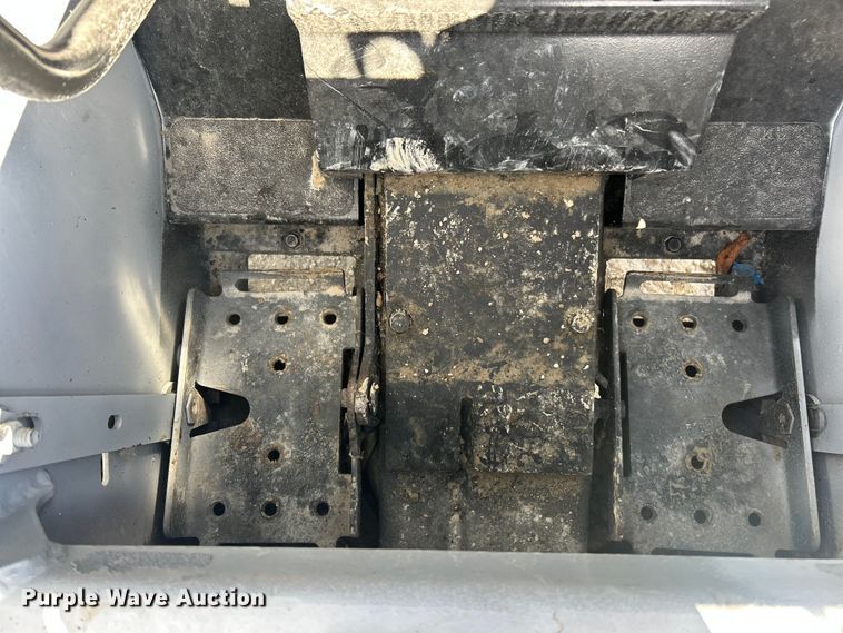 image for item ET3077 2012 Bobcat S70 skid steer loader