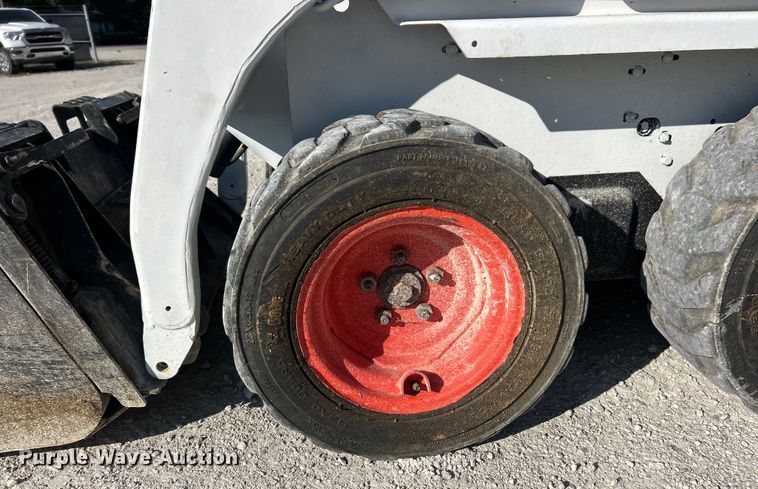 image for item ET3077 2012 Bobcat S70 skid steer loader