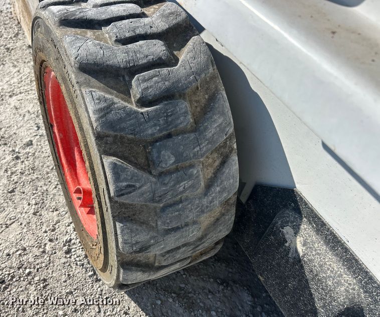 image for item ET3077 2012 Bobcat S70 skid steer loader