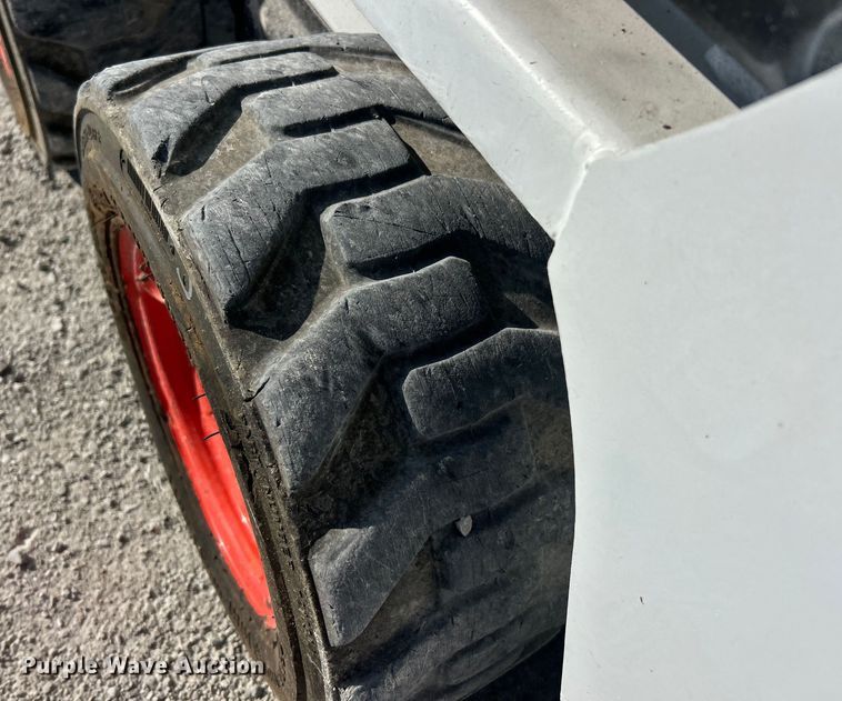 image for item ET3077 2012 Bobcat S70 skid steer loader