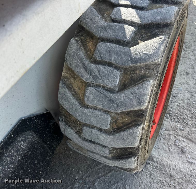 image for item ET3077 2012 Bobcat S70 skid steer loader