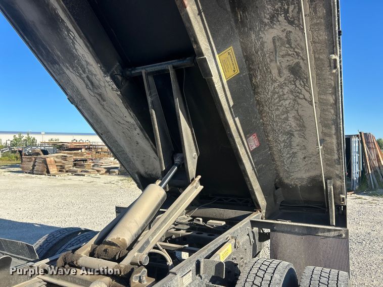 image for item ET3098 2012 International 4400  dump truck