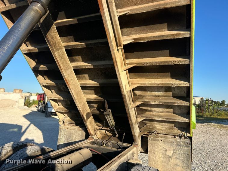 image for item ET3099 2006 Freightliner Business Class M2 dump truck