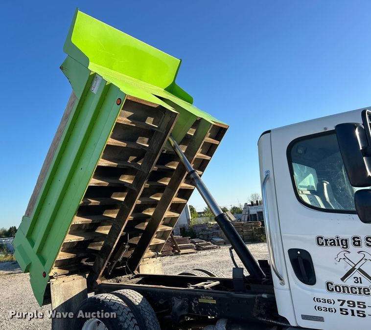 image for item ET3099 2006 Freightliner Business Class M2 dump truck