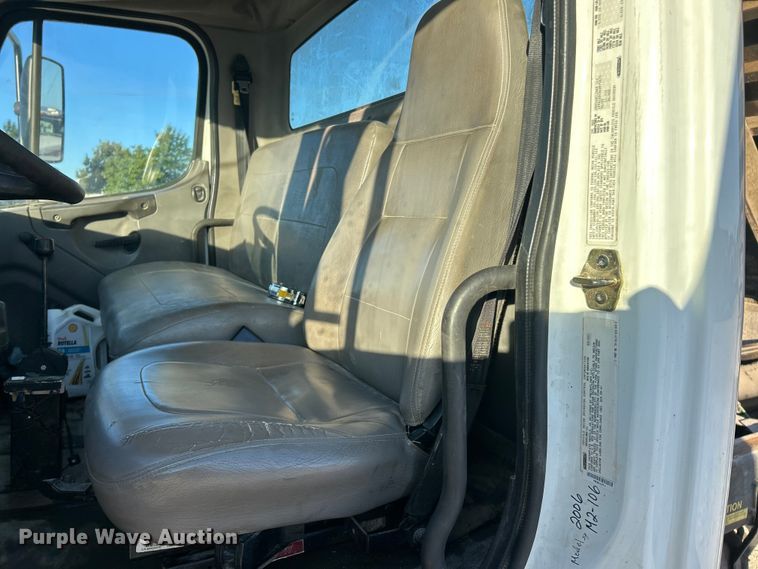 image for item ET3099 2006 Freightliner Business Class M2 dump truck