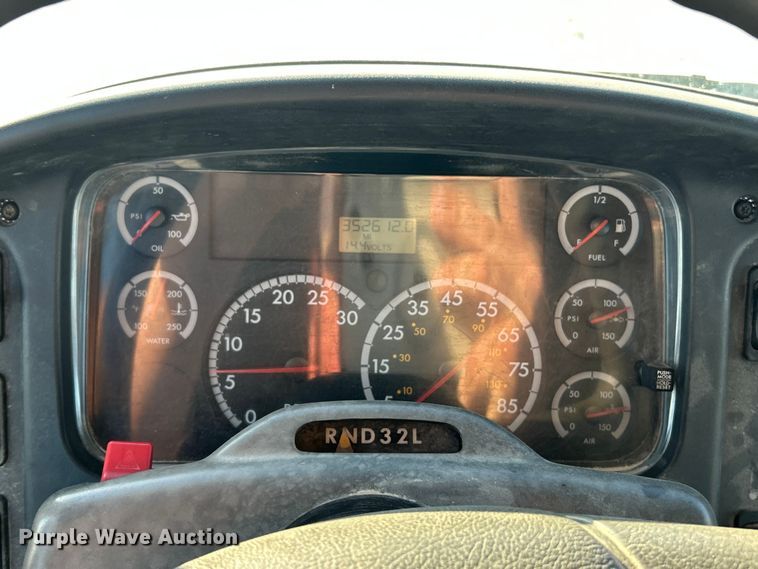 image for item ET3099 2006 Freightliner Business Class M2 dump truck