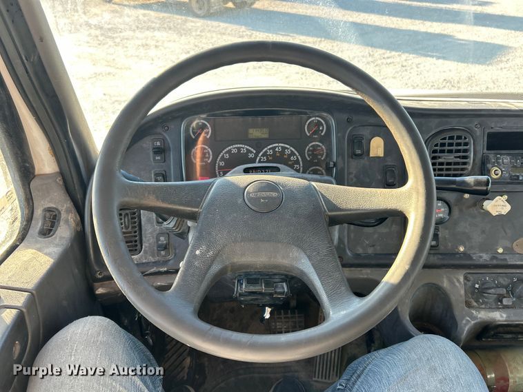 image for item ET3099 2006 Freightliner Business Class M2 dump truck