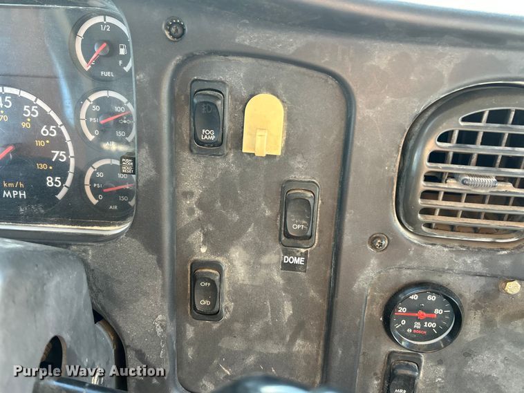 image for item ET3099 2006 Freightliner Business Class M2 dump truck