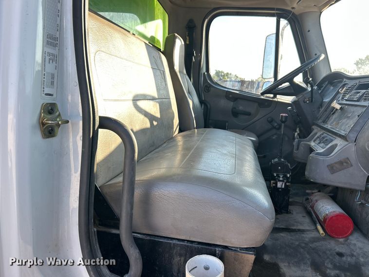 image for item ET3099 2006 Freightliner Business Class M2 dump truck