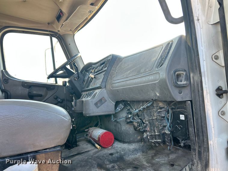 image for item ET3099 2006 Freightliner Business Class M2 dump truck