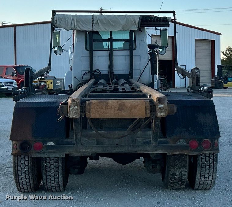 image for item ET3102 2000 Mack RD688S  roll-off container truck