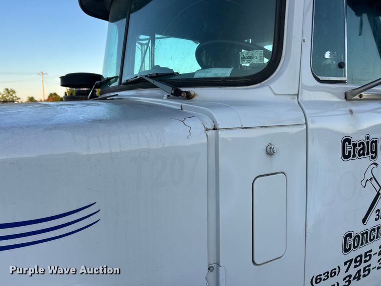 image for item ET3102 2000 Mack RD688S  roll-off container truck