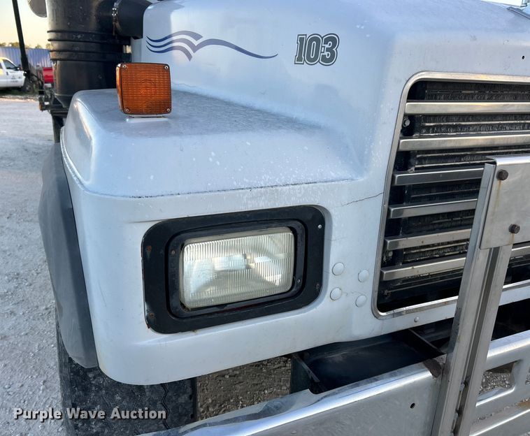 image for item ET3102 2000 Mack RD688S  roll-off container truck