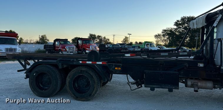 image for item ET3102 2000 Mack RD688S  roll-off container truck