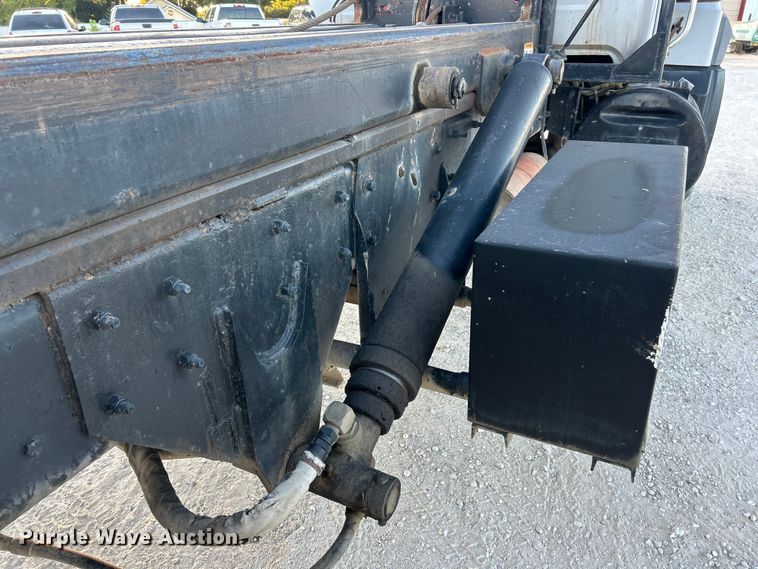 image for item ET3102 2000 Mack RD688S  roll-off container truck