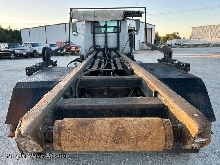 image for item ET3102 2000 Mack RD688S  roll-off container truck