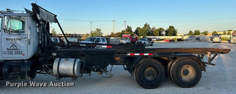 image for item ET3102 2000 Mack RD688S  roll-off container truck