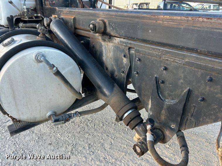 image for item ET3102 2000 Mack RD688S  roll-off container truck