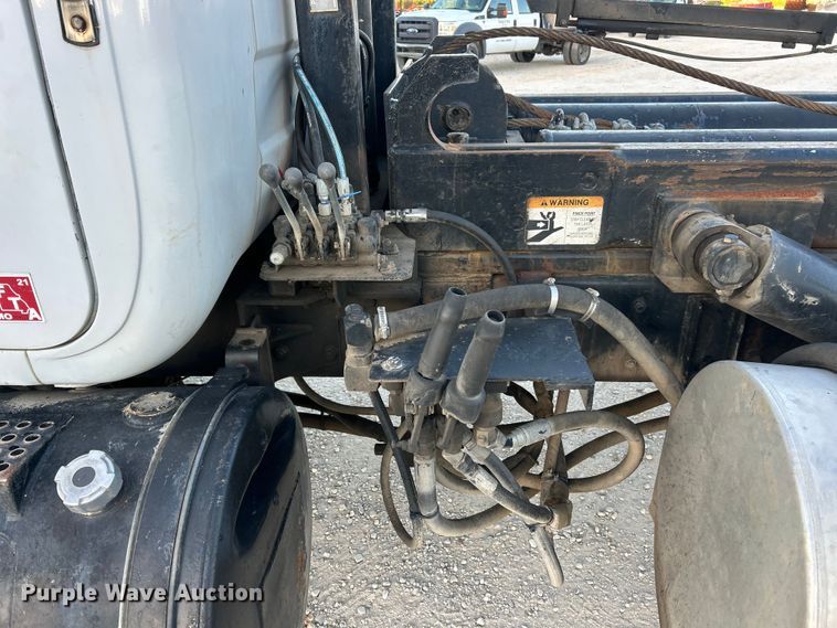 image for item ET3102 2000 Mack RD688S  roll-off container truck