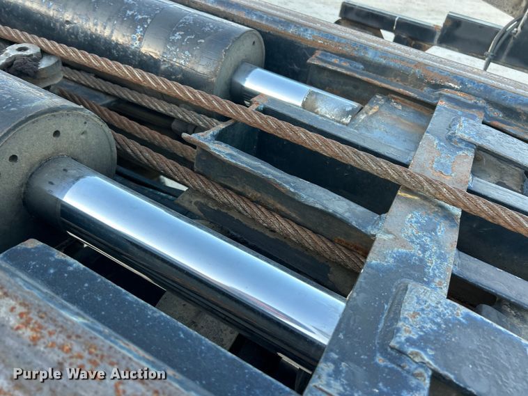 image for item ET3102 2000 Mack RD688S  roll-off container truck