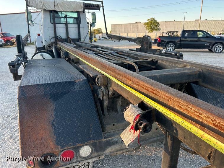 image for item ET3102 2000 Mack RD688S  roll-off container truck