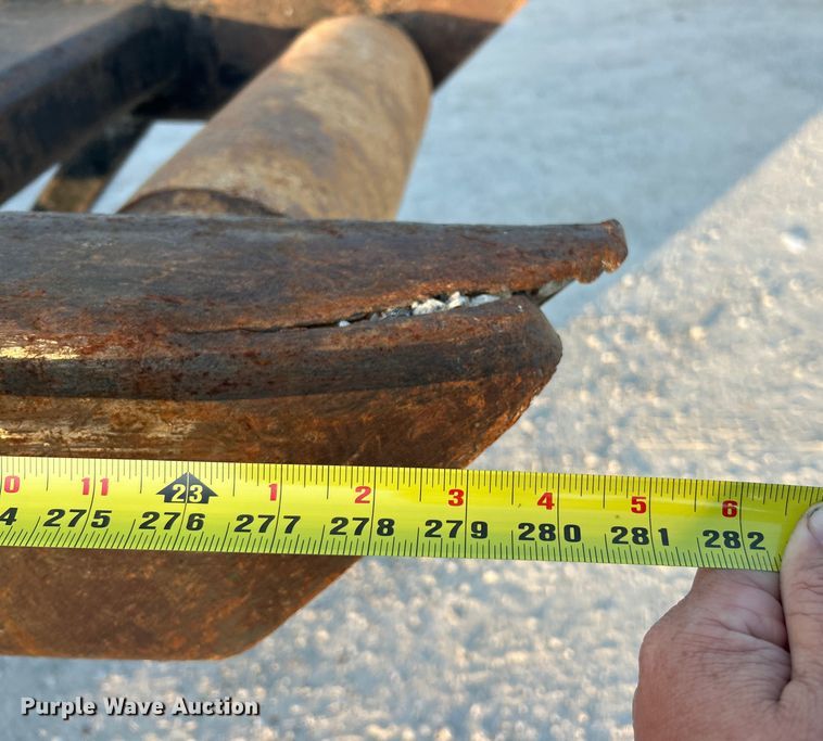 image for item ET3102 2000 Mack RD688S  roll-off container truck