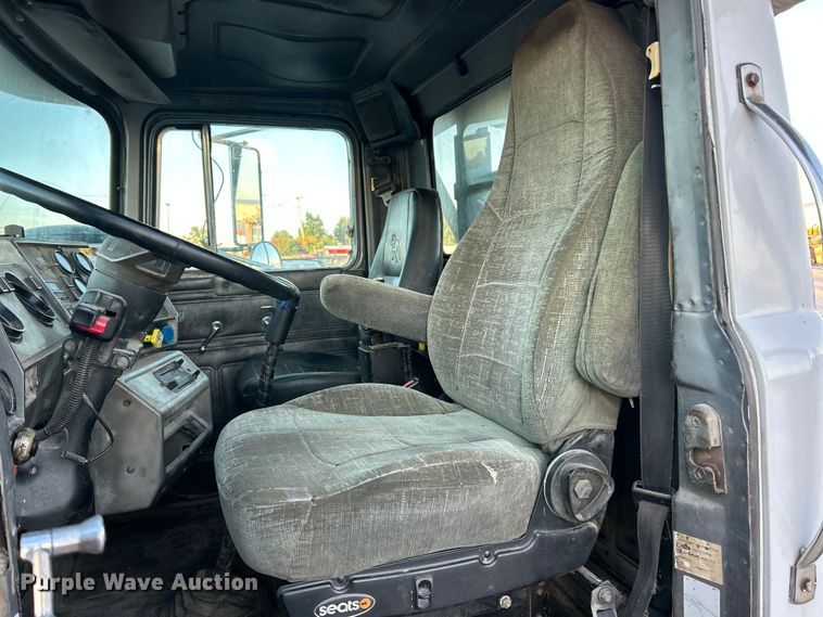 image for item ET3102 2000 Mack RD688S  roll-off container truck