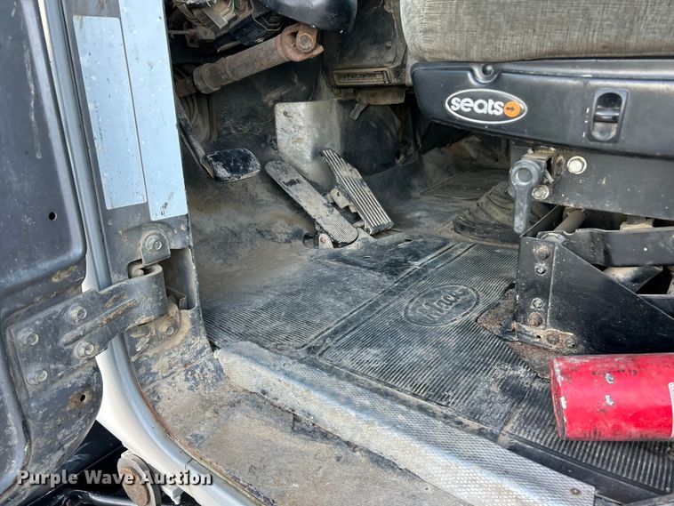 image for item ET3102 2000 Mack RD688S  roll-off container truck