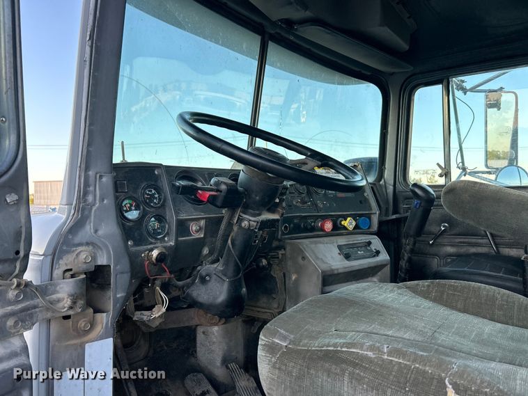 image for item ET3102 2000 Mack RD688S  roll-off container truck