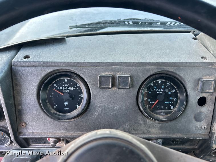 image for item ET3102 2000 Mack RD688S  roll-off container truck