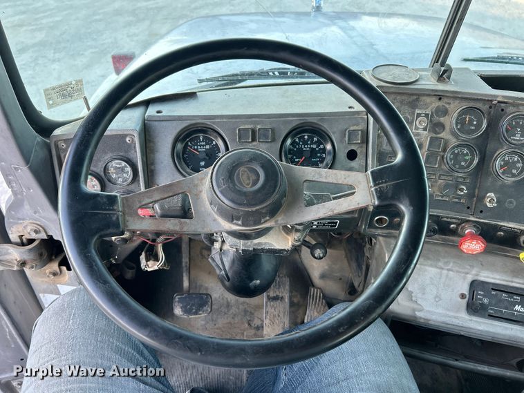 image for item ET3102 2000 Mack RD688S  roll-off container truck