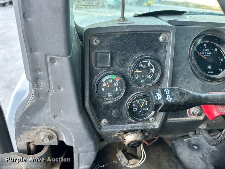 image for item ET3102 2000 Mack RD688S  roll-off container truck