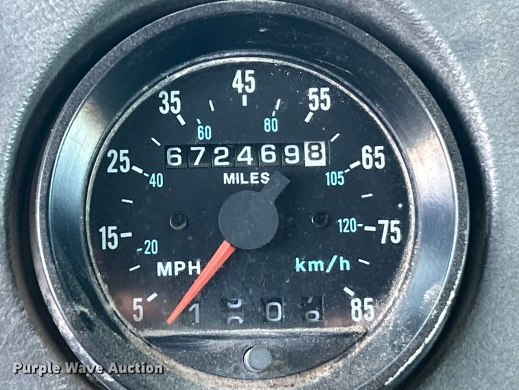 image for item ET3102 2000 Mack RD688S  roll-off container truck