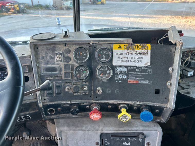 image for item ET3102 2000 Mack RD688S  roll-off container truck